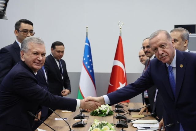Cumhurbaşkanı Erdoğan, Özbekistan Cumhurbaşkanı Mirziyoyev ile görüştü