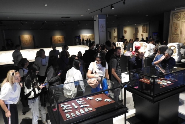 Zeugma Mozaik Müzesi ziyaretçi akınına uğruyor