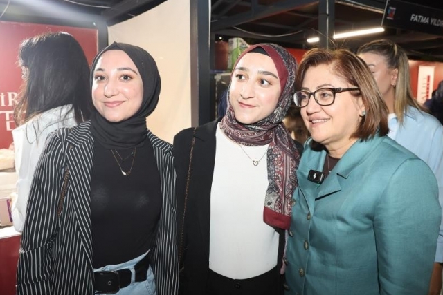 Başkan Şahin, Festival Park’ta vatandaşlarla buluştu