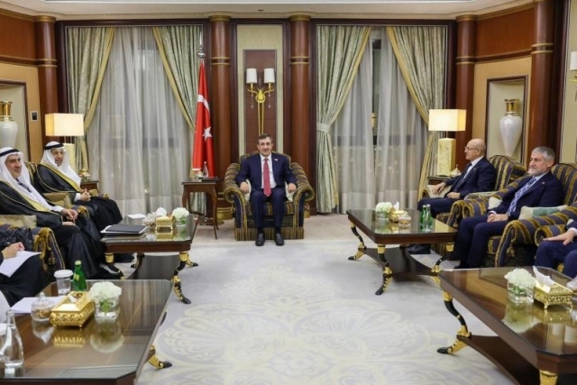 Cumhurbaşkanı Yardımcısı Yılmaz, Suudi Arabistan Yatırım Bakanı el-Falih ile bir araya geldi