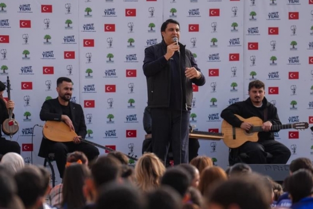 Yılmaz, lise ve üniversite öğrencileri ile buluştu