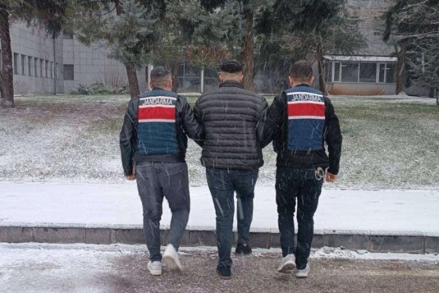 Kesinleşmiş 10'ar yıl cezayla aranan 2 şahıs yakalandı