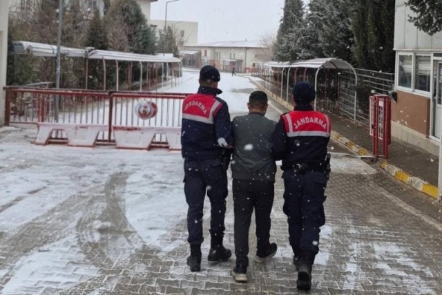 Hırsızlık suçundan 15 yıl cezayla aranan şahıs yakalandı