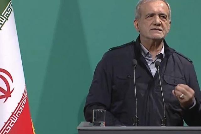 Pezeşkiyan: "Dünya güçleri bizi boyun eğmeye zorlamak istiyor"