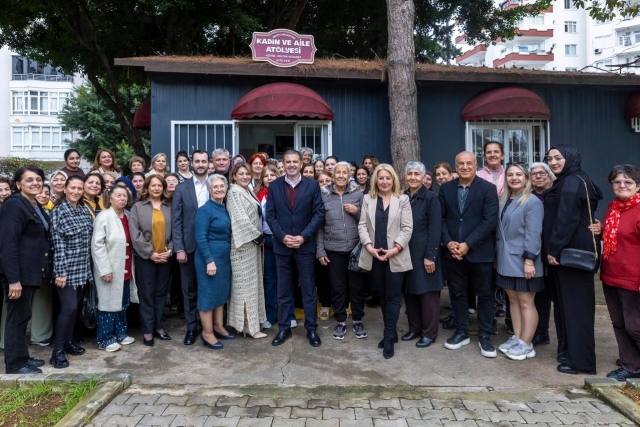 MEZİTLİ’DE KADINLAR ÜRETİYOR, GÜÇLENİYOR; BAŞKAN TUNCER KURSİYERLERLE BULUŞTU