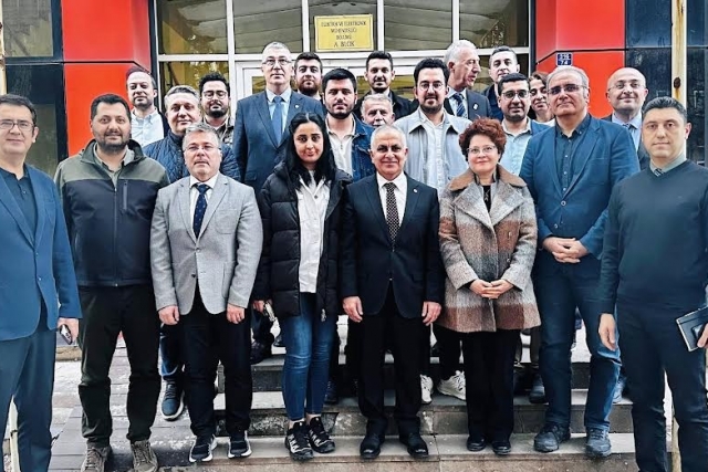 REKTÖR DOĞAN, ELEKTRİK-ELEKTRONİK MÜHENDİSLİĞİ BÖLÜMÜ  AKADEMİSYENLERİYLE BİR ARAYA GELDİ