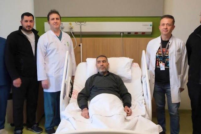 Gaziantep’te Tıp Mucizesi: 8,5 Kiloluk Böbrek Yarım Saatte Alındı