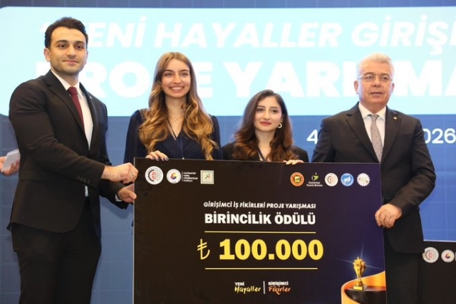 NTO BAŞKANI MEHMET ÖZYURT, "YENİ HAYALLER GİRİŞİMCİ FİKİRLER" FİNALİNDE BİRİNCİLİK ÖDÜLÜNÜ TAKDİM ETTİ