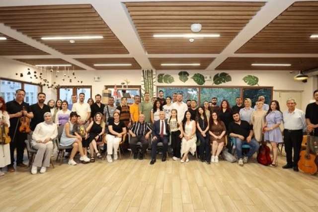 Tahmazoğlu gençlerle buluştu