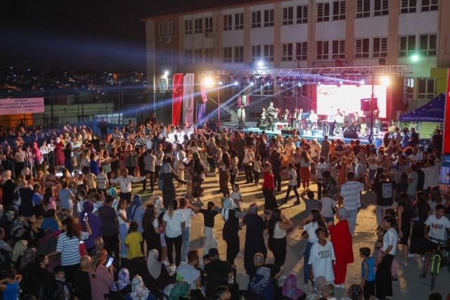 GAZİANTEP BÜYÜKŞEHİR’İN “MAHALLEMDE KONSER VAR” ETKİNLİĞİ YAZ COŞKUSUYLA YENİDEN BAŞLIYOR