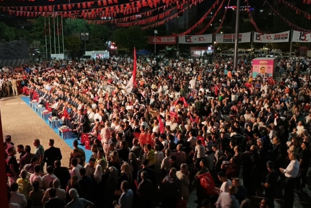10 YIL ÖNCEKİ HEYECANLA GAZİANTEP TEK YÜREK MEYDANLARA İNDİ!