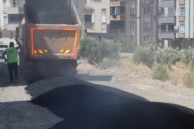 Nizip Belediyesi yol yenileme çalışmalarını aralıksız sürdürüyor