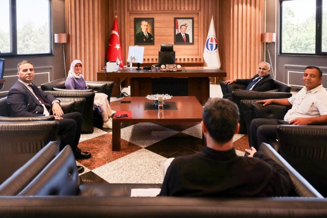 Neslihan Çeber ve Umut Zeybek, Rektör Doğan ile bir araya gelerek çeşitli konularda istişarelerde bulundu.