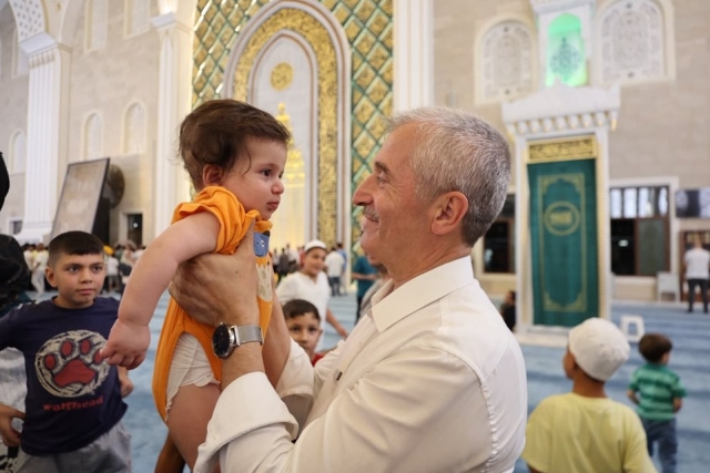 Şahinbey Millet Camii’nde Mevlid Gecesi coşkusu yaşandı.