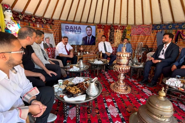 Yılmaz Şehitkamil’in otağında misafirlerini ağırladı