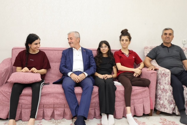 Tahmazoğlu’ndan Vatandaşlara Ev Ziyareti
