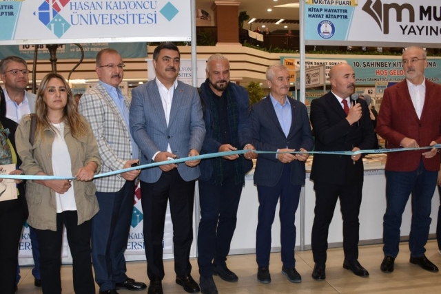 Şahinbey kitap fuarı açıldı
