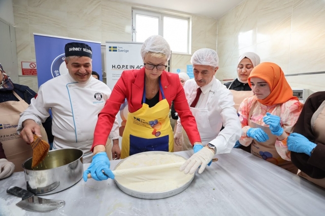 İsveç Büyükelçisi, Şahinbey Belediyesi aşevinde baklava açtı