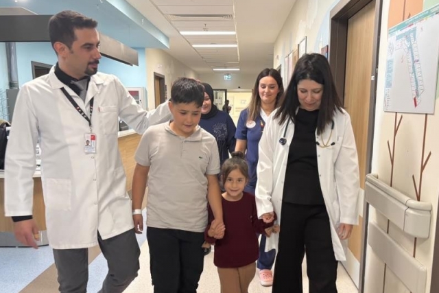 Gaziantep'te iki kardeşin kalbindeki delikler aynı anda yapılan operasyonla kapatıldı