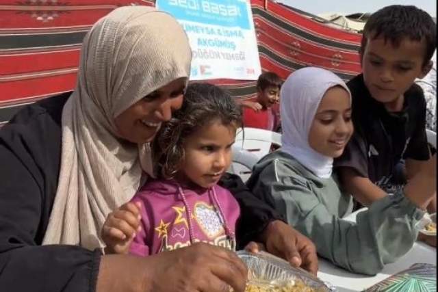 Yedi Başak, evlenen çiftin düğün yemeği bağışını Gazze’de binlerce kişiye ulaştırdı