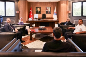 Neslihan Çeber ve Umut Zeybek, Rektör Doğan ile bir araya gelerek çeşitli konularda istişarelerde bulundu.