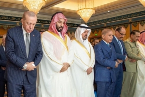 Cumhurbaşkanı Erdoğan, Mekke'de Selman ve Şerif ile cuma namazını kıldı