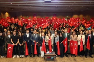 Şahin, "Bir Dakika, Bir Merak, Bir Cevap" programında gençlerle buluştu