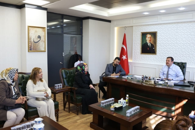 BAŞKAN FEDAİOĞLU VATANDAŞLARLA “AÇIK KAPI” BULUŞMASINDA BİR ARAYA GELDİ