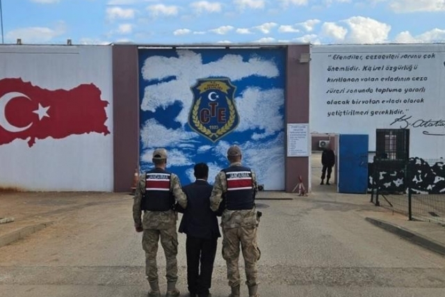 Hırsızlık suçundan 17 yıl cezayla aranan şahsı jandarma yakaladı