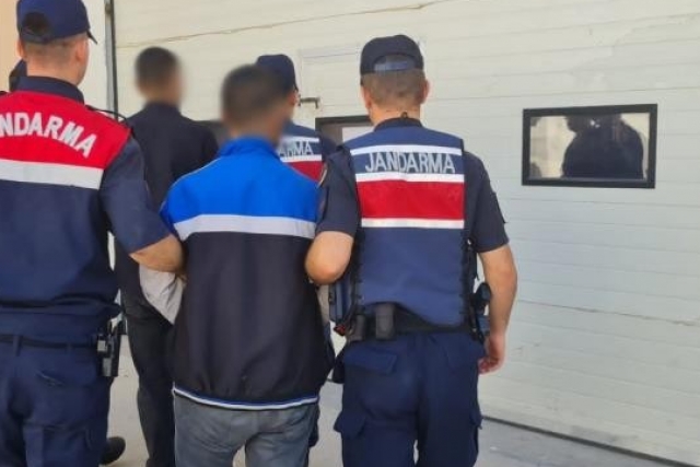 Gaziantep'te 3 düzensiz göçmen ve 3 organizatör yakalandı