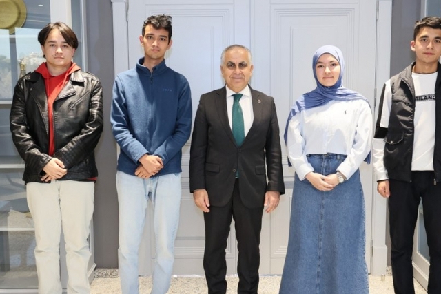 GAÜN REKTÖRÜ PROF. DR. DOĞAN, ÖZBEKİSTANLI ÖĞRENCİLERLE BULUŞTU