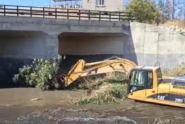 Nizip Belediyesi’nden taşkın riskine karşı önleyici temizlik