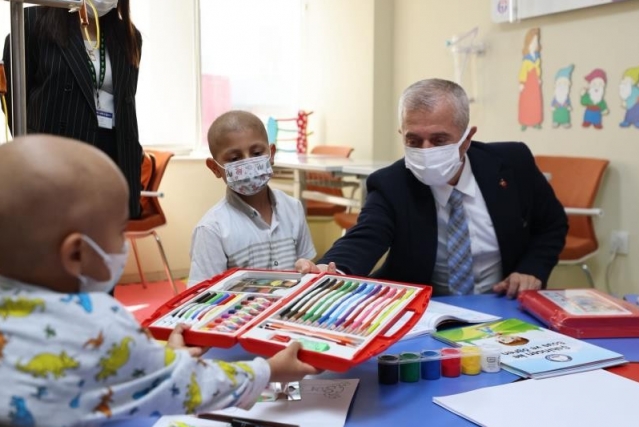 Tahmazoğlu'ndan lösemili çocuklara moral