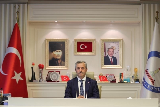 Tahmazoğlu Öğretmenler Günü'nü kutladı