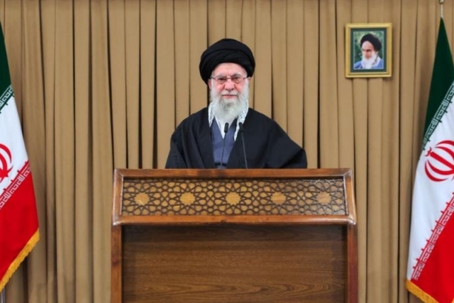 İran dini lideri Hamaney: "ABD, İran’la iletişim ve iş birliğine layık değil"