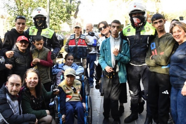 Jandarmadan özel ihtiyaçlı çocuklara anlamlı ziyaret
