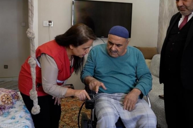 Şehitkamil'den özel ihtiyaçlı bireylere tekerlekli sandalye