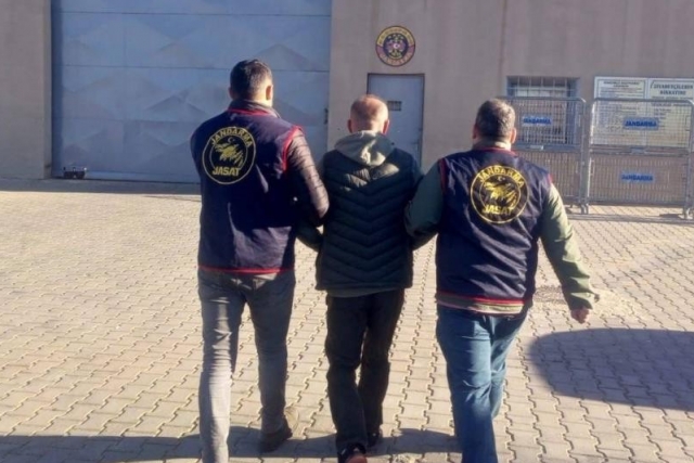 Kesinleşmiş 12 yıl cezayla aranan uyuşturucu tacirini jandarma yakaladı