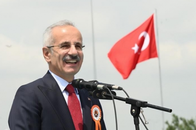 Bakan Uraloğlu, 1 yılda otoyol ve köprülerden 1,1 milyar araç geçtiğini açıkladı