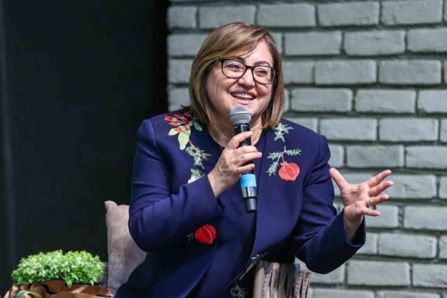 Fatma Şahin zirveyi bırakmadı