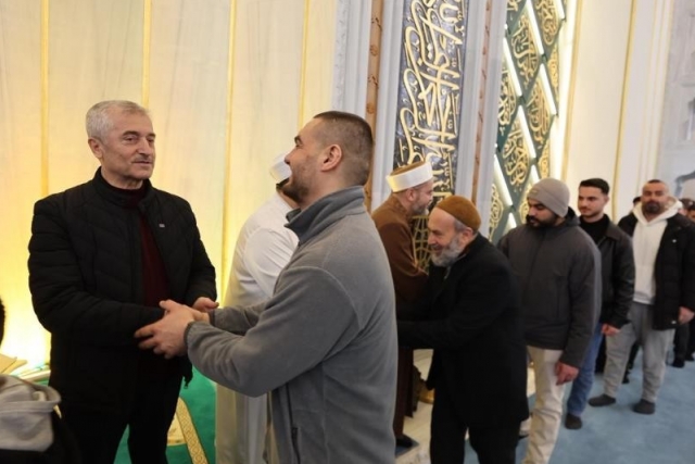Başkan Tahmazoğlu, vatandaşlarla bayramlaştı
