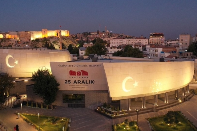 GAZİANTEP BÜYÜKŞEHİR EV SAHİPLİĞİNDE “İNSAN AKLI NASIL ÇALIŞIR?” SÖYLEŞİSİ