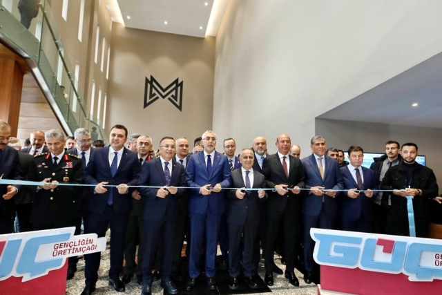 BAKAN IŞIKHAN’IN KATILIMIYLA GAÜN’DE İPEK YOLU KARİYER FUARI AÇILDI