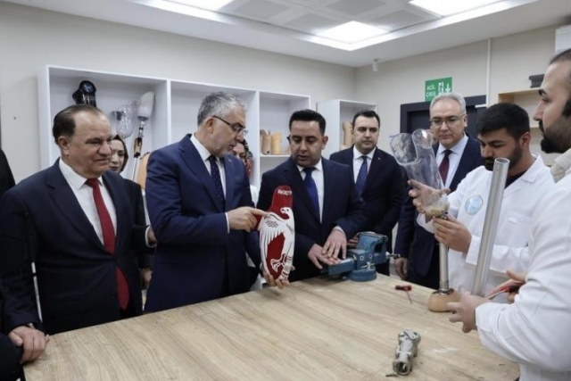 Bakan Işıkhan, Gaziantep Protez-Ortez Merkezi’nde engelli bireylerle bir araya geldi