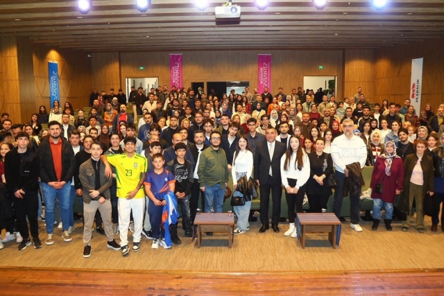 GAZİANTEP BÜYÜKŞEHİR EV SAHİPLİĞİNDE OYTUN ERBAŞ İNSAN AKLINI ANLATTI
