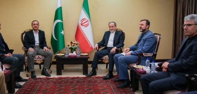 Pakistan Genelkurmay Başkanı Munir, İran Dışişleri Bakanı Arakçi ile görüştü