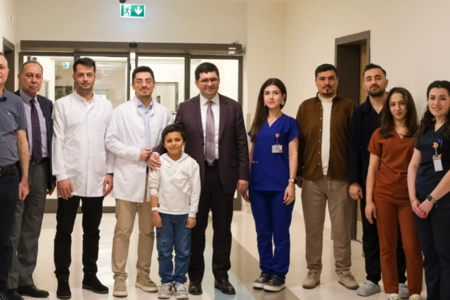 Gaziantep Şehir Hastanesi’nde Mikrocerrahi Başarı, Adımlar Yeniden Özgürleşiyor; 8 Yaşındaki Hasta Yeniden Yürüyüp Koşabiliyor