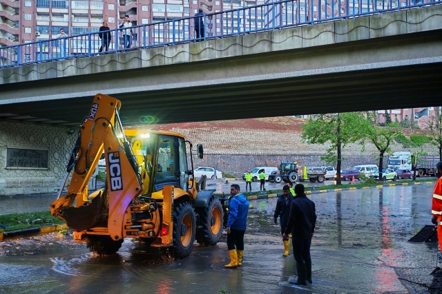 GAZİANTEP SON YILLARIN EN ŞİDDETLİ VE YOĞUN DOĞAL AFETLERİNDEN BİRİNİ YAŞADI