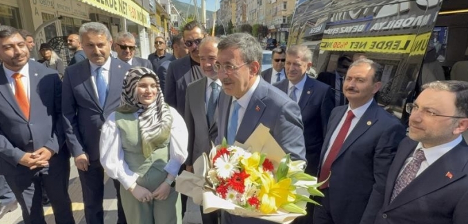 Cumhurbaşkanı Yardımcısı Yılmaz: "Türkiye, çevresindeki tüm krizlere rağmen istikrarını koruyor"