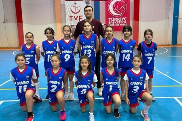 SANKO Okulları Minik Erkek Basketbol Takımı şampiyon oldu